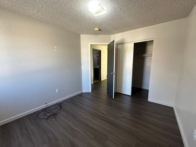 Building Photo - 4541 Creekside Cir