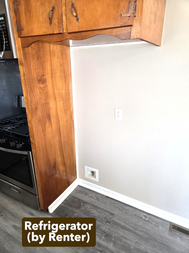 Building Photo - 903 Young St