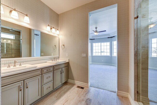 Building Photo - Breathtaking 4 Bedroom 3 Bedroom Ranch Style Home with Finished Basement!!