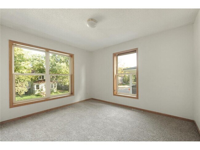 Building Photo - 1065 23rd Ave SE