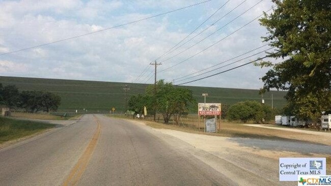 Building Photo - NEW ON MARKET