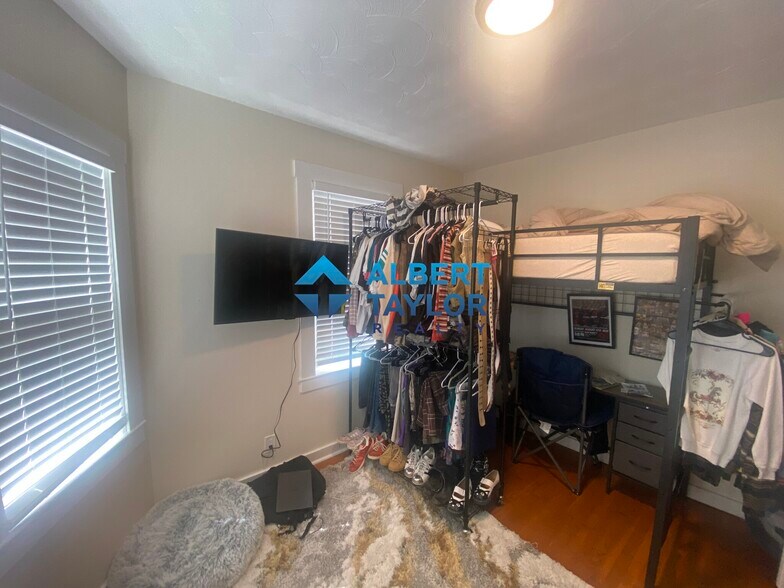 Building Photo - 18 Sawyer Ter