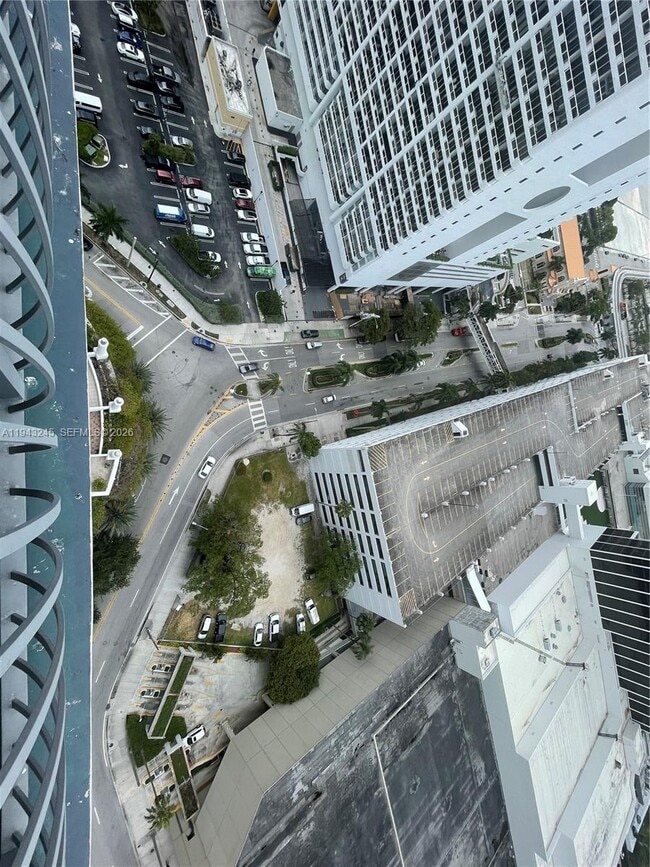 Building Photo - 1750 N Bayshore Dr