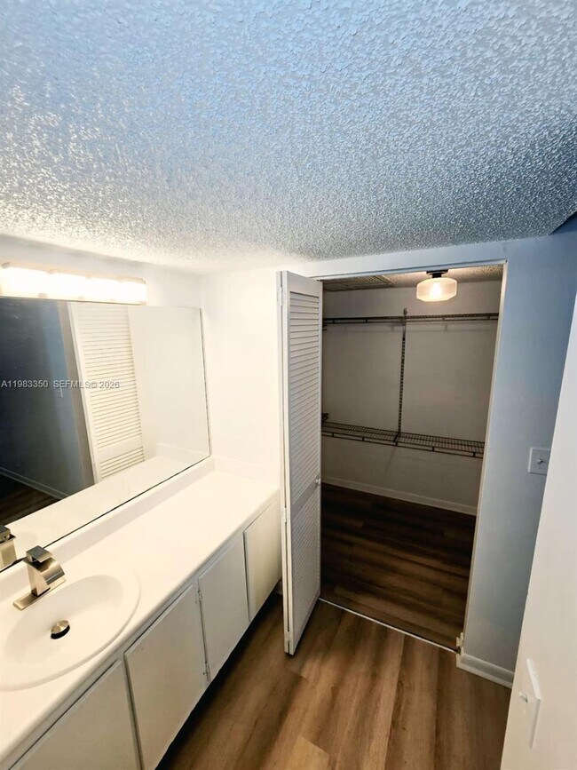 Building Photo - 20130 NE 3rd Ct