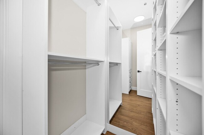 Building Photo - 4543 S Ellis Ave
