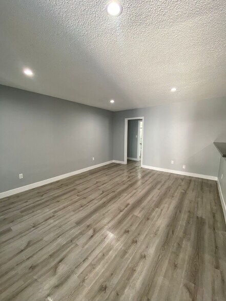 Building Photo - 4015 W Adams Blvd