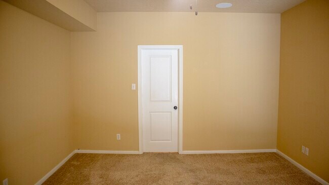 Building Photo - 9 Huntsmans Horn Cir