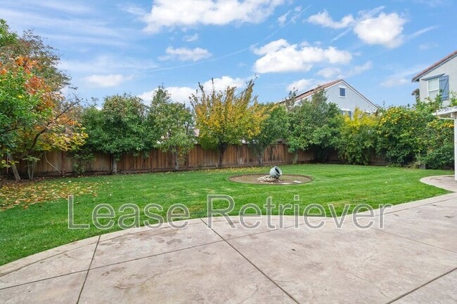 Building Photo - 265-269 S Sonrisa St