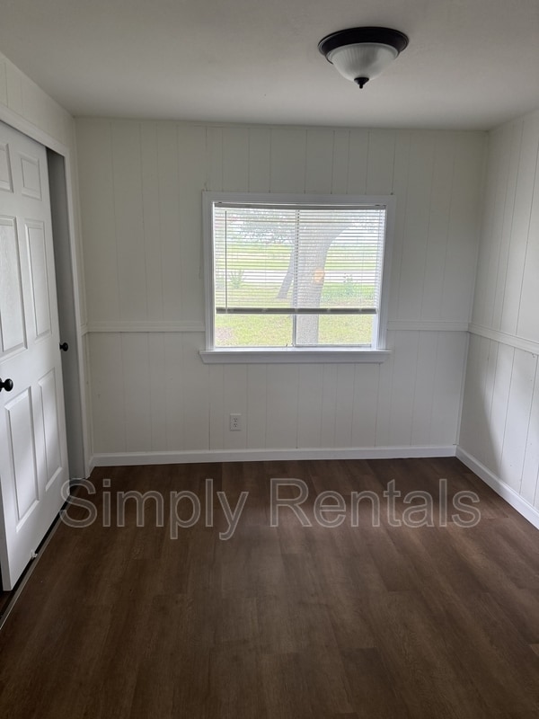 Building Photo - 1206 Traders Rd