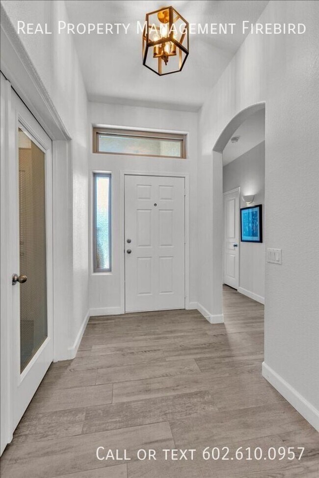 Building Photo - 4921 S Vista Pl