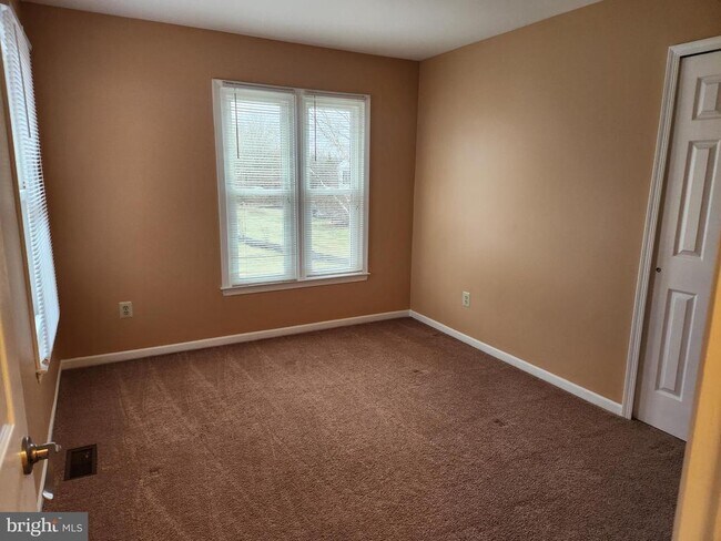 Building Photo - 449 Oakmont Ct