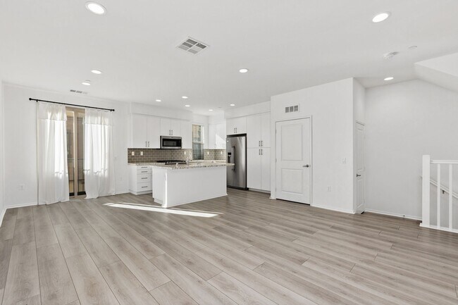 Building Photo - 4 bedroom - Pacific Ridge in Oceanside