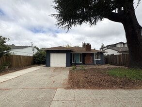 Building Photo - Charming 3-Bedroom Home on Embarcadero Road