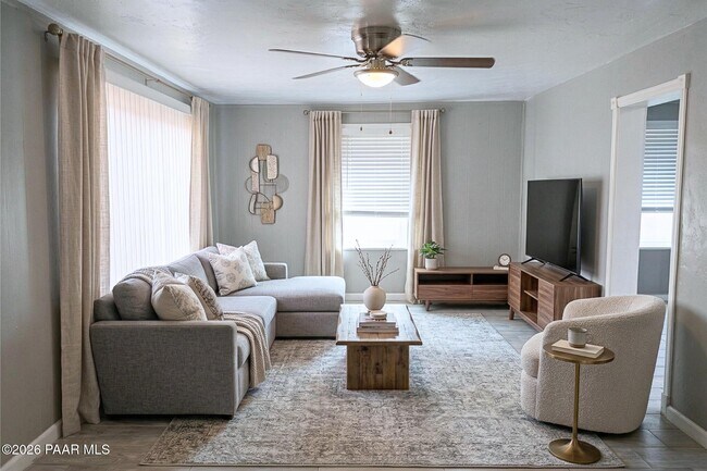 Building Photo - 2143 N Bell Ave