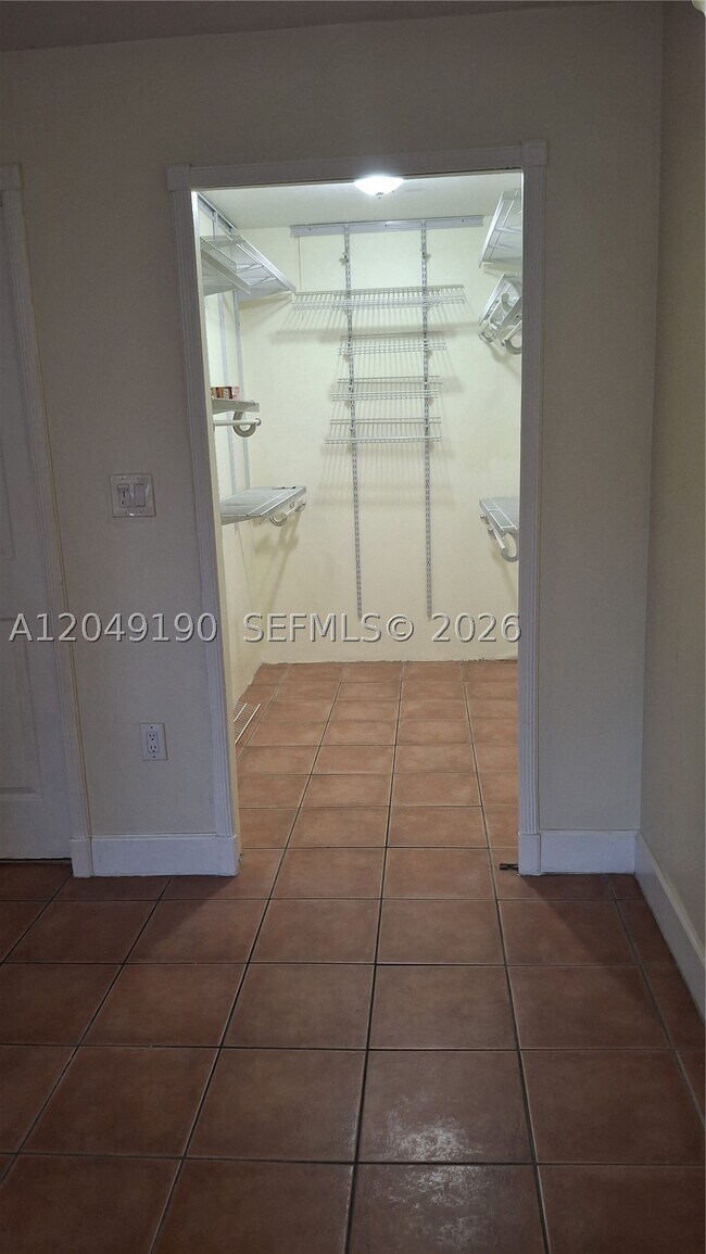 Building Photo - 9255 SW 125th Ave