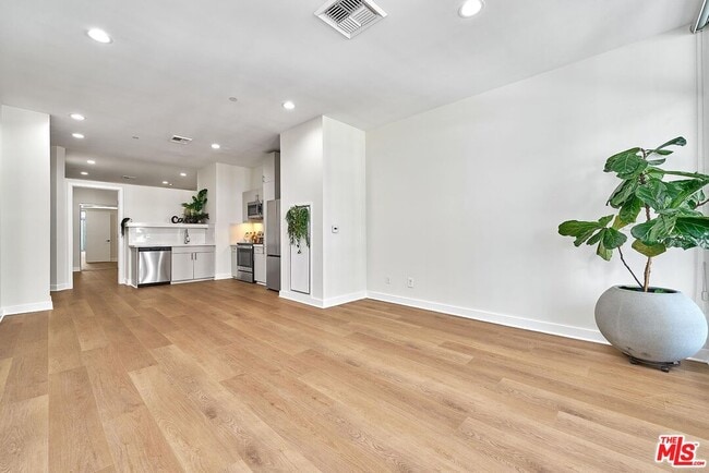 Building Photo - 3810 Wilshire Blvd