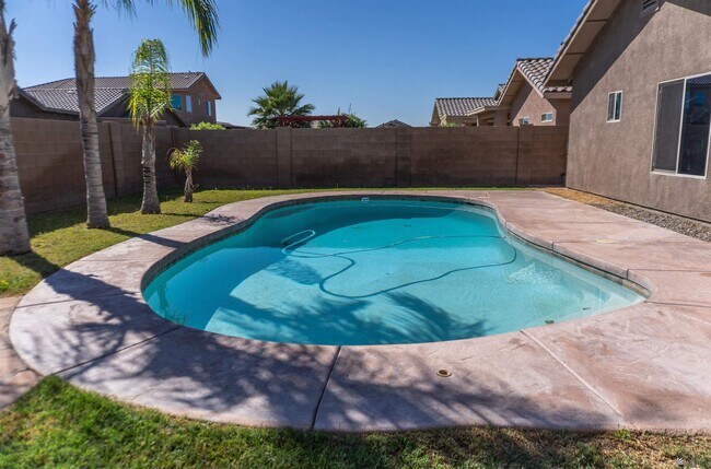 Building Photo - 2549 S 42nd Ave