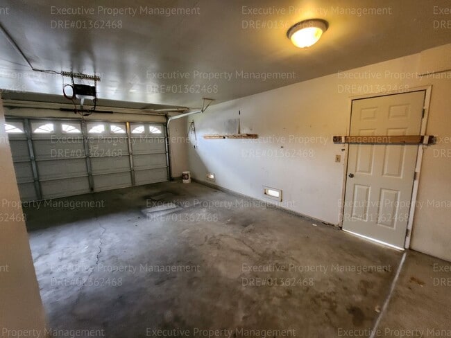 Building Photo - 3 bedrooms /2.5 bath two-story gem boasts ...