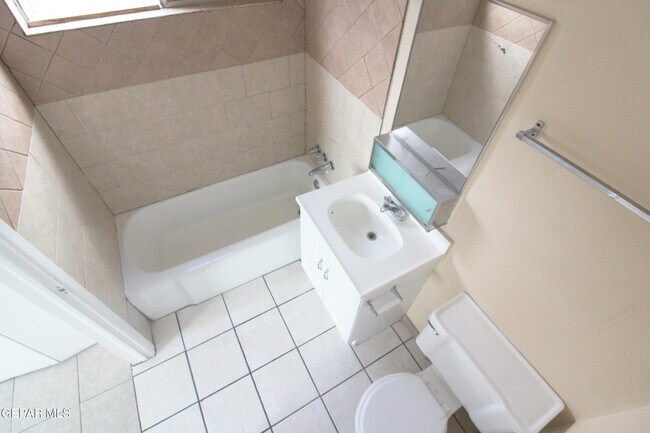 Building Photo - 5200 Carousel Dr