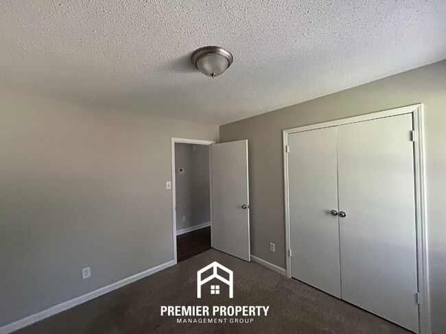 Building Photo - Charming 3 Bedroom Rental on Palgrave Lane - Open Kitchen & Fenced Yard