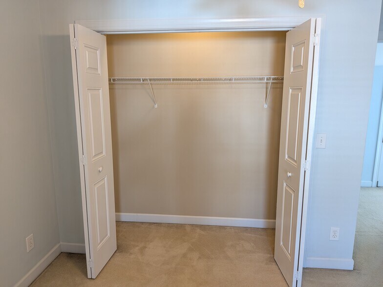 Building Photo - 927 Kensington Park Rd