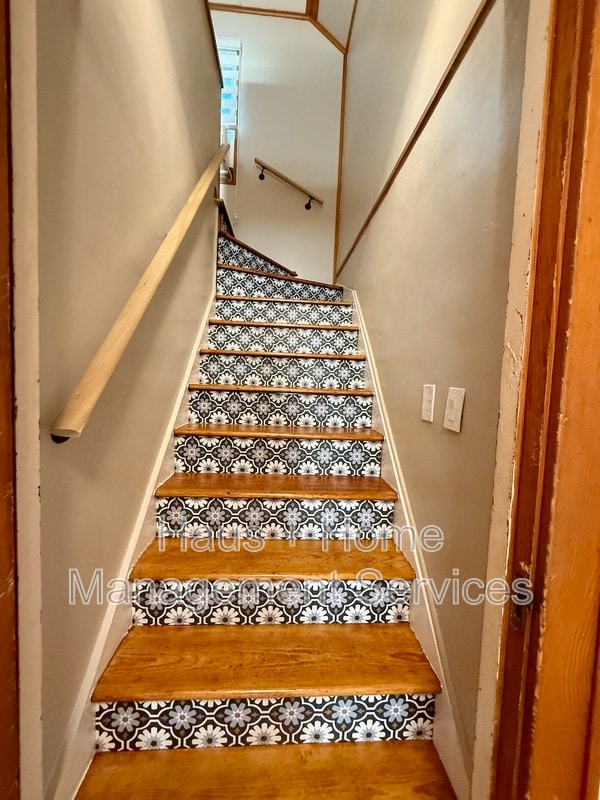 Building Photo - 544 James St
