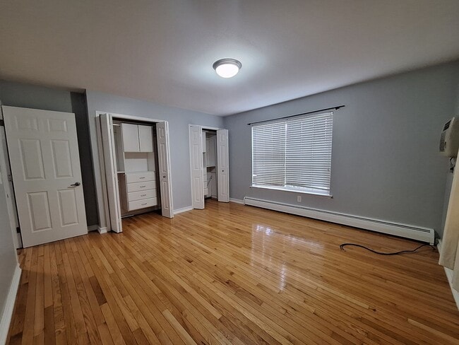 Building Photo - Move In Special!!!  Charming Rochester Condo.  Must see!!