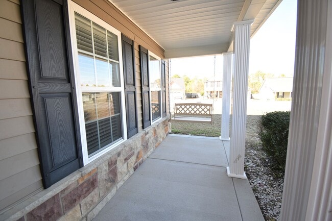 Building Photo - 3 bedroom 2.5 Bath Home with Loft- No Pets