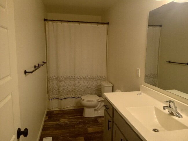 Building Photo - Spacious 4-Bedroom Home with 3 Full Baths in Swartz Creek