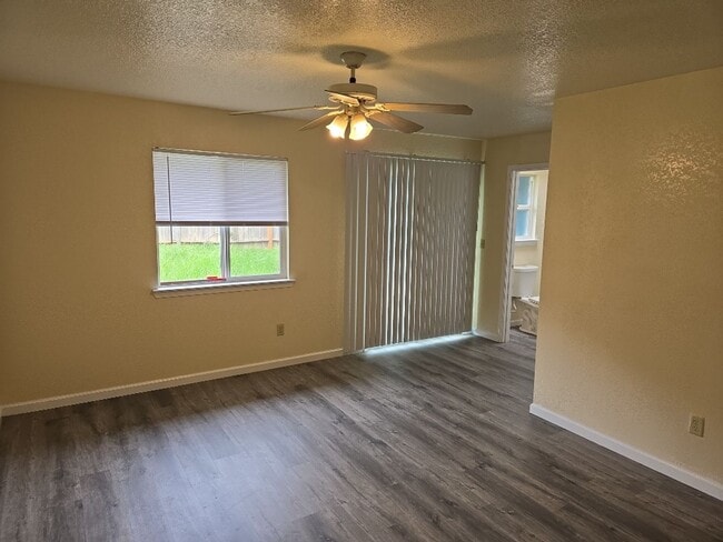 Building Photo - Pet-friendly 3-bedroom Eureka home