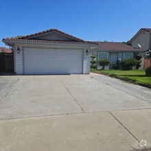 Building Photo - Spacious Open Floor Plan Close to Schools ...