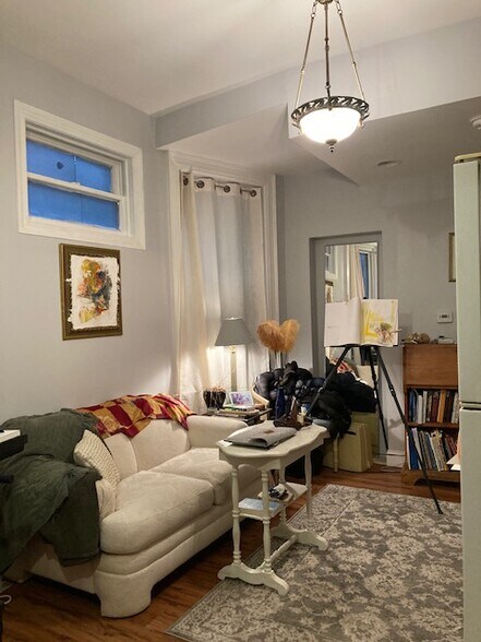 Building Photo - 323 S 46th St