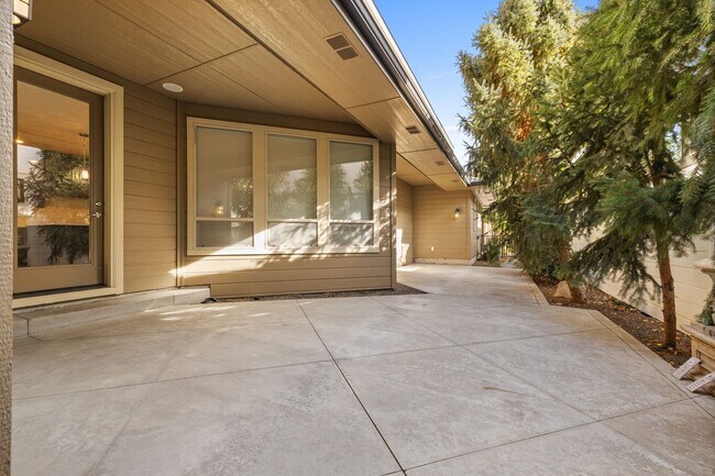 Building Photo - Luxury Living in Harris Ranch | 3 Bed + Office | 3 Bath | 2,713 Sq Ft