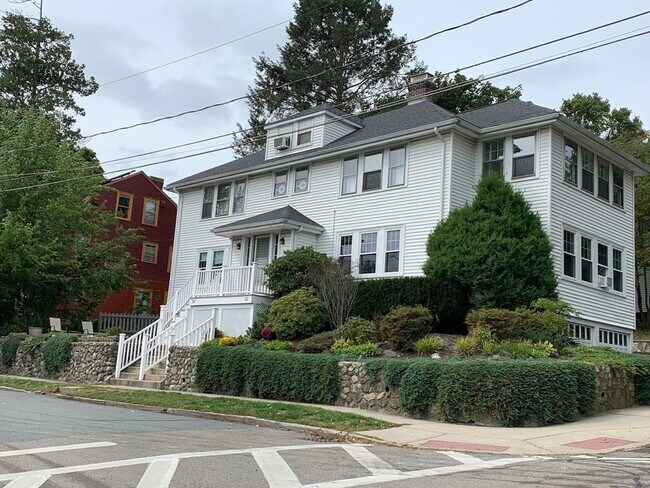 Primary Photo - 52 Pearl St