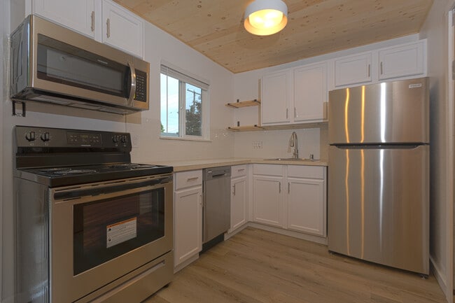 Building Photo - 3229 SE 10th Ave