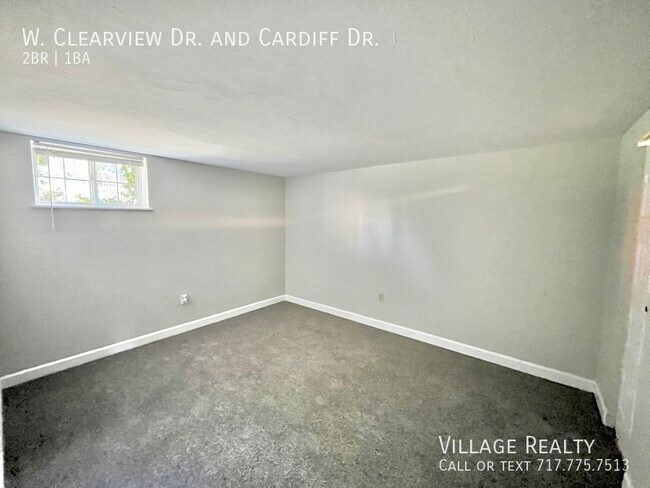 Building Photo - 81 W Clearview Dr