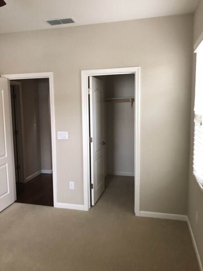 Building Photo - 5 bedroom Whitney Ranch Beauty! Walking di...