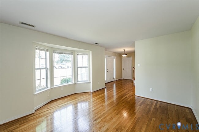 Building Photo - 811 Kiefer Field Ct
