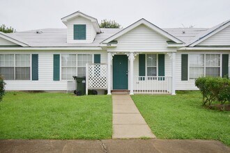 Building Photo - 2BR Patio Home with Open Layout, LVP Flooring, Private Fenced Yard, HOA Lawn Care & Convenient Bl...