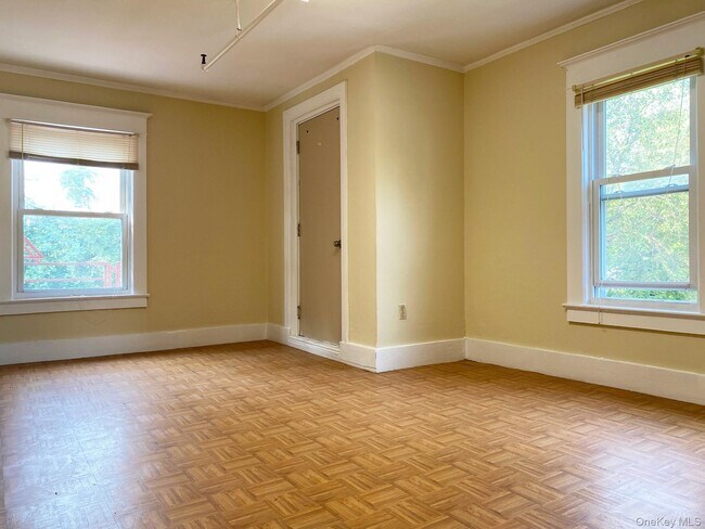 Building Photo - 15 Woodcrest Ave