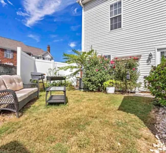 Building Photo - Spacious 2BR/1.5BA Townhome in Prime Greer!