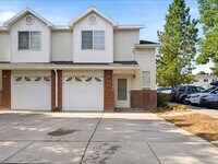 Building Photo - W Jordan Nice 3 Bed 2 Bath Townhome with pool