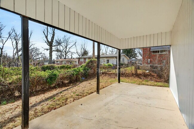 Building Photo - 2228 Duchess Dr