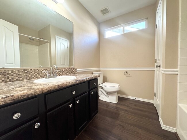 Building Photo - Modern and Updated 3bd/2b Home for Rent in...