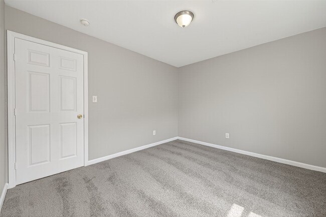 Building Photo - 7521 Dyer St