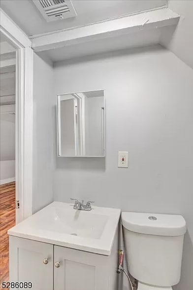 Building Photo - 304 N 5th St