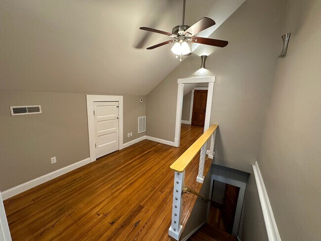 Building Photo - Hunter Ave 1045-1047 GW2