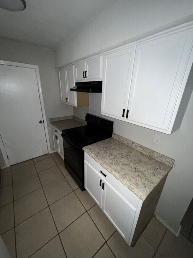 Building Photo - Weston St.