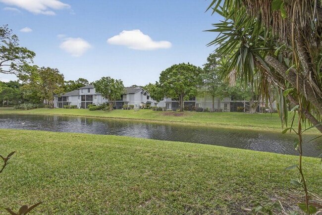 Building Photo - 500 Crosswinds Dr