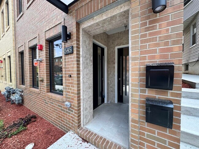 Building Photo - 545 Central Ave